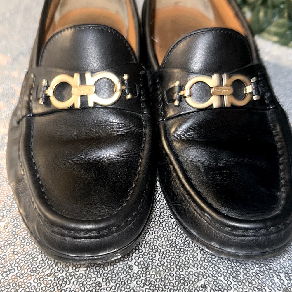 Salvatore Ferragamo rich black leather loafers with logo size 7 EE gorgeous